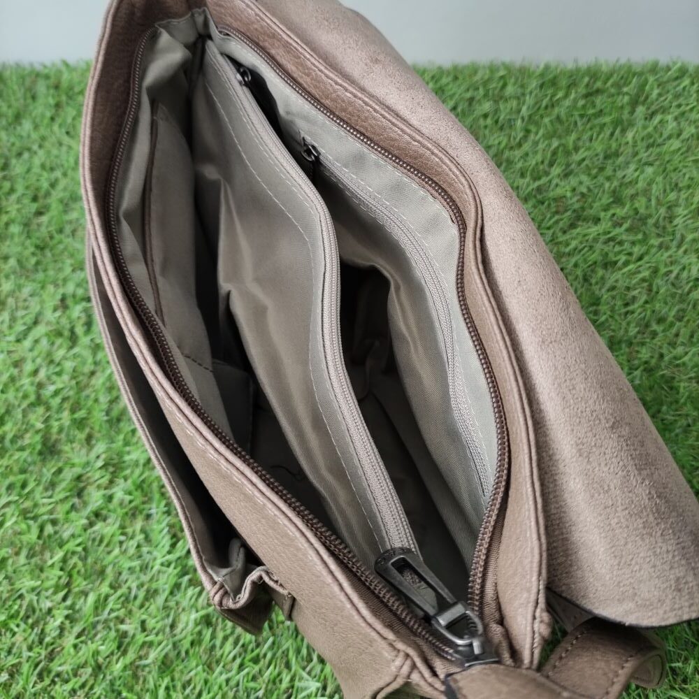 Sac bandoulière demi-lune Taupe – Image 3