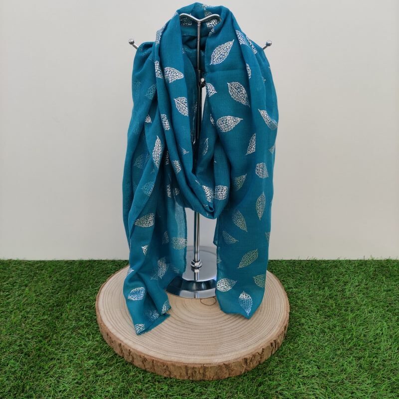 Foulard Bleu Canard imprimé brillant argenté motif feuille