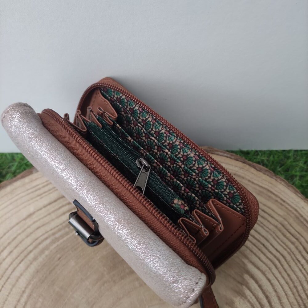 Banane Lacoste The Chesterfield Brand Porte-monnaie Marron En Cuir