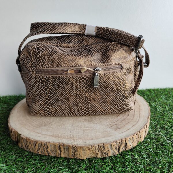 Sac bandoulière irisé imprimé python Taupe – Image 2
