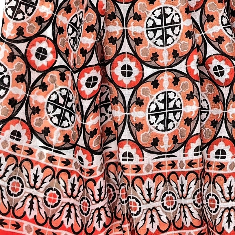 Foulard imprimé mosaïque avec pompons bicolores – Image 3